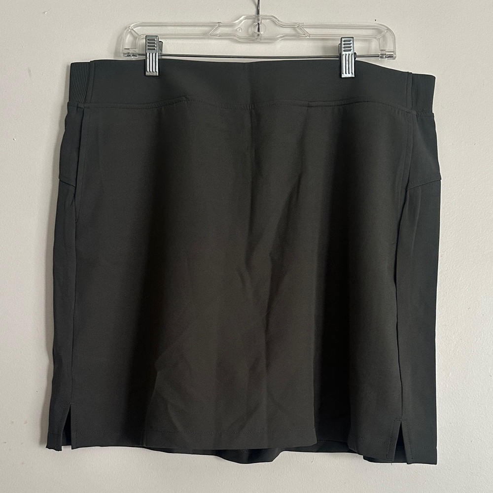 32 Degrees Cool Green Skort - Picture 2 of 4